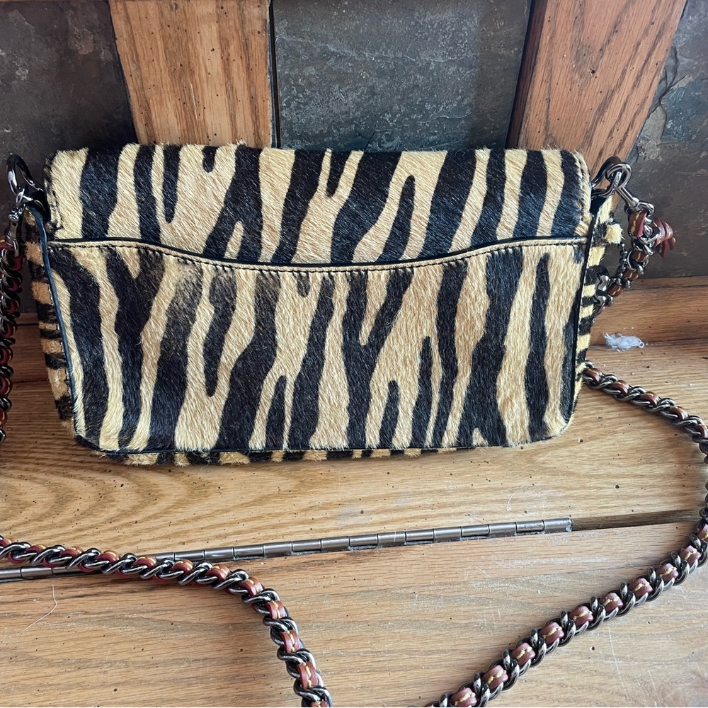 Coach crossbody in tiger pattern, calf hair and leather material. - Picture 2 of 8